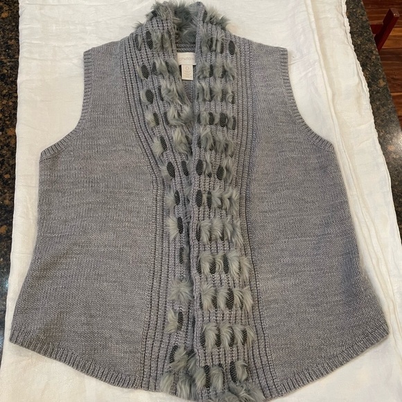 Chico's Sweater Vest grey knit, faux fur trim, size 4 XS open front cardigan - Picture 4 of 9